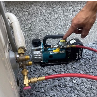 真空ポンプを使ってエアコンの電気効率の低下を防ぐ