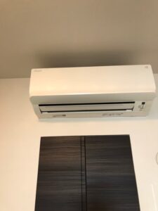 千葉の家庭用エアコンの取付け取り外しは弊社千葉・東京エアコン取付けセンターにお任せください。9月21日は取外し移設の施工実績です。