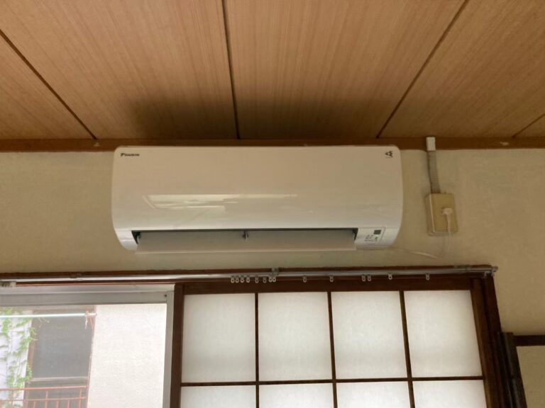 千葉の家庭用エアコンの取付け取り外しは弊社千葉・東京エアコン取付けセンターにお任せください。10月3日は取付け移設の施工実績です。