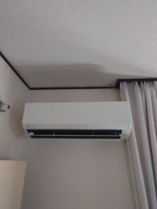 弊社は千葉・東京・埼玉のエリアで、　　　　　　　家庭用壁掛けエアコン『取付け／取外し／移設／クリーニング』　　　　　　　業務用エアコンクリーニング『1方向／4方向』これらを主軸で活動しています。　　　　　　　　　我々はお客様満足度を第一に考え、品質／接遇にこだわって1件1件こなしています。　　　　　　　　　　今回は7月25日のエアコン移設の施工実績です。